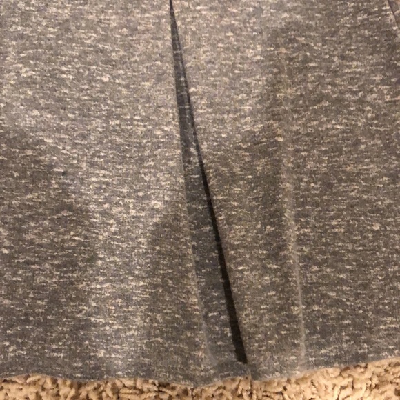 Abercrombie&Fitch pull-on pleat front skirt. Gray. Sz small/xs. CLOSET CLEAN OUT - Picture 4 of 5